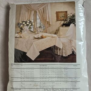 Wilton Court Royal Palace Damask Tablecloth 60" x 84" Oblong NIP
